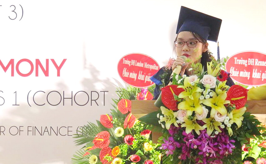 Sinh viên Vũ Mai Phượng, Đại diện sinh viên tốt nghiệp chương trình FTU - LMET khóa 3 phát biểu tại buổi lễ.