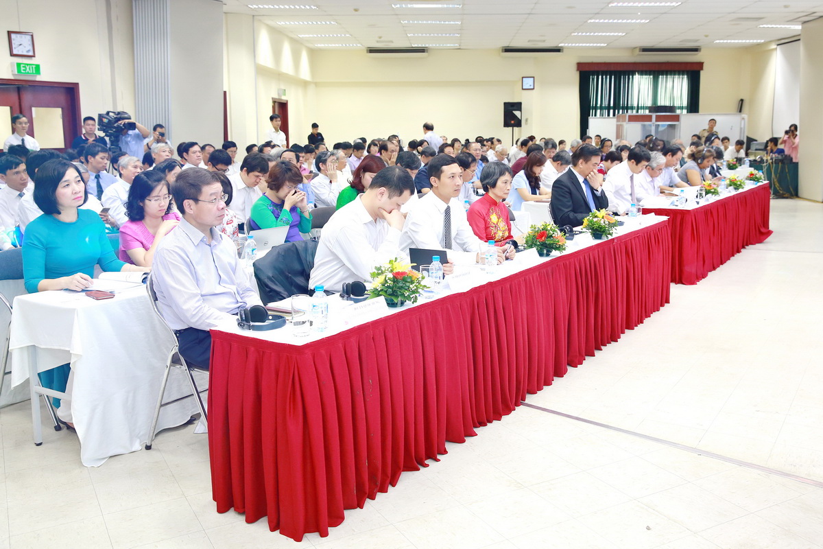 Các nhà khoa học tham gia tọa đàm đưa tri thức thành động lực phát triển bền vững của doanh nghiệp