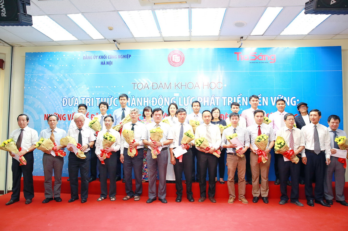Vinh danh các nhà khoa học Trung tâm R&D chiếu sáng Rạng Đông